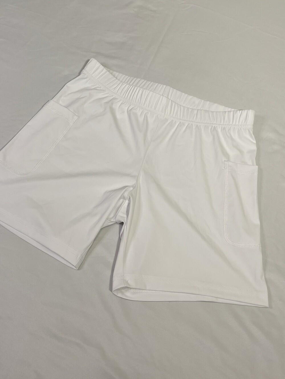 Women’s White Athletic Shorts Size M High Rise Stretch Side Pockets Activewear